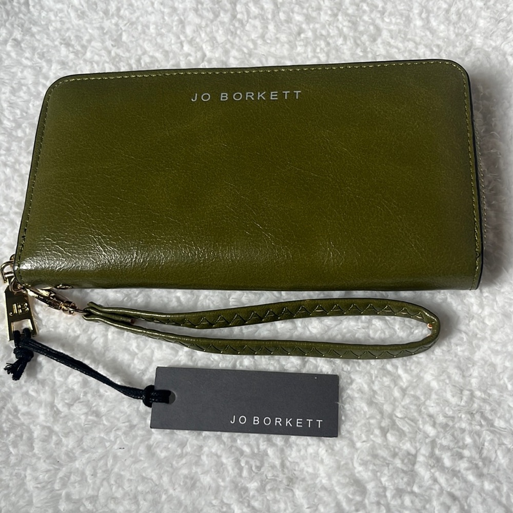 NWT Jo Borkett Imported Leather  Wristlet Women’s Wallet Green